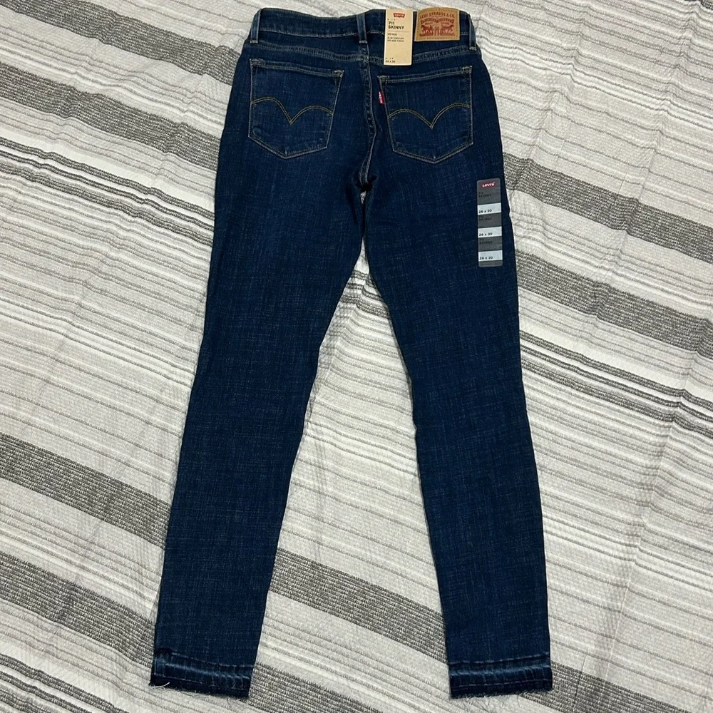 Levi's Distressed Skinny Fit Jeans | Women’s 2 / 26x30” | Mid-Rise - Picture 2 of 12